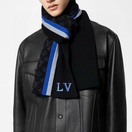 LV scarf