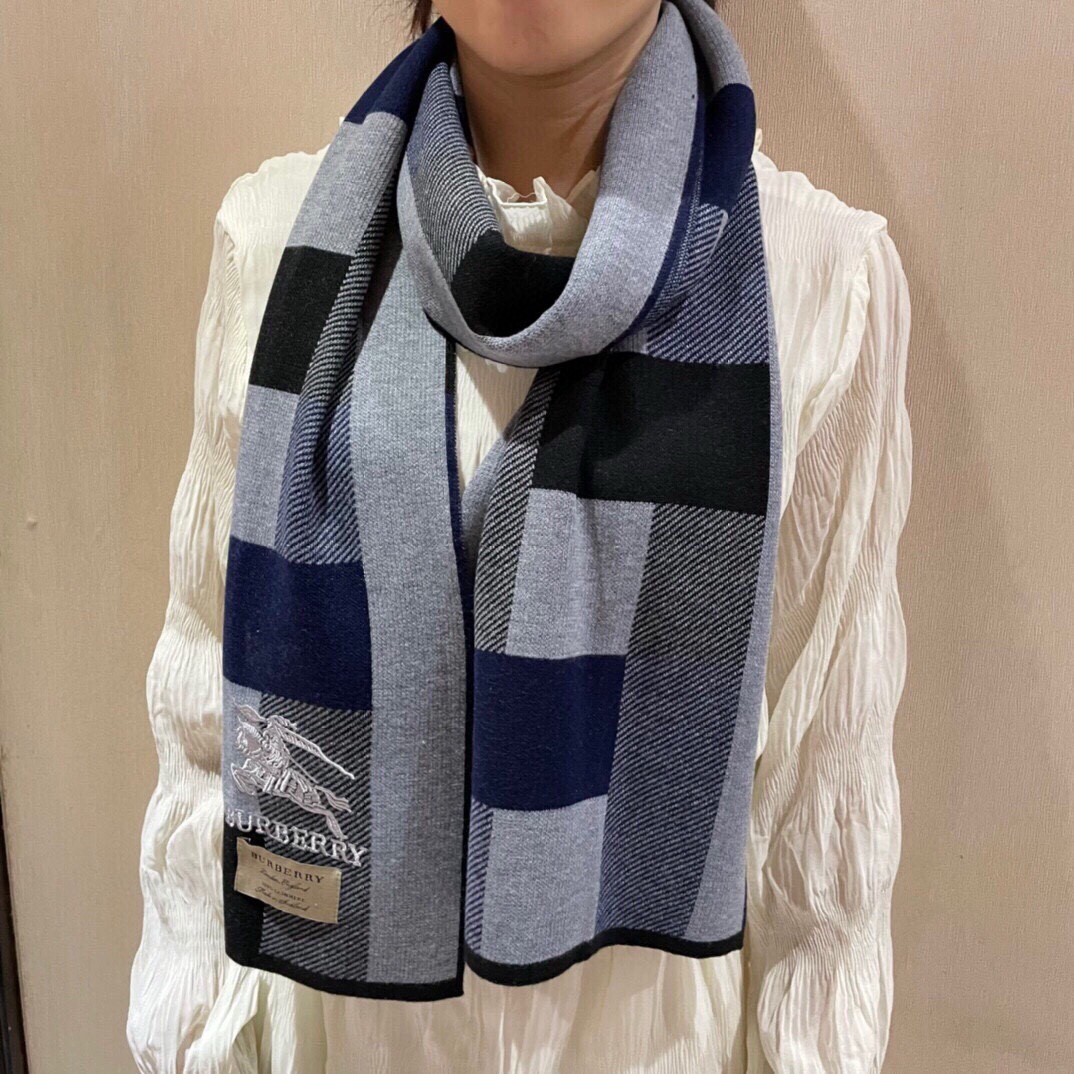 Burberry scarf Burberry scarf